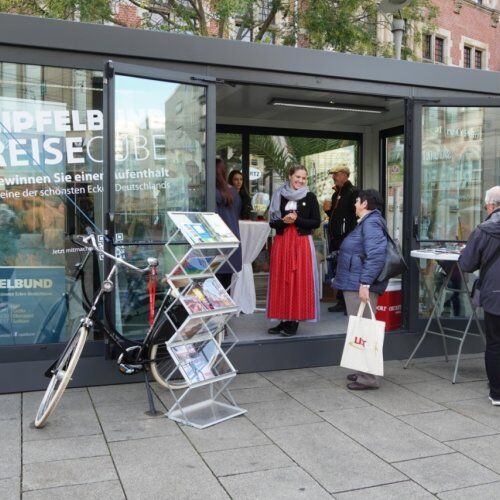 An unserem Zipfelbund-Stand könnt ihr euch auf gute Stimmung, Musik und jede Menge Reiseinspiration aus Deutschlands äußersten Ecken freuen.